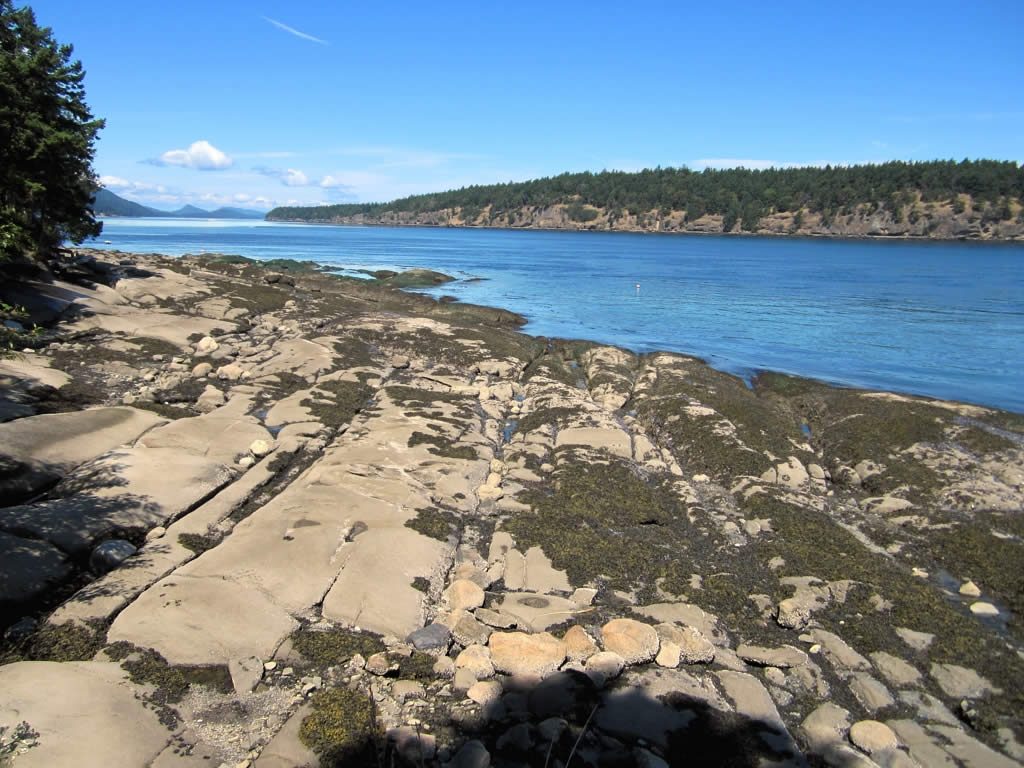 Tumbo Island